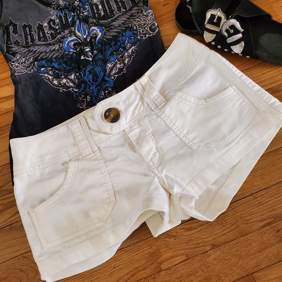 No Boundaries Pants - White Stretch Denim Shorts *Flaw*